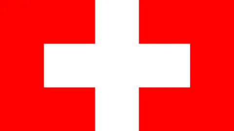 祖巴茨篮下起跳遭SGA犯规，裁判未给出判罚手势。