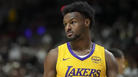 巴塞罗那客场迎战CD瓜达拉哈拉，赛事时间调整至北京时间4月30日激情开赛！🏆🔥抓住精彩不容错过！